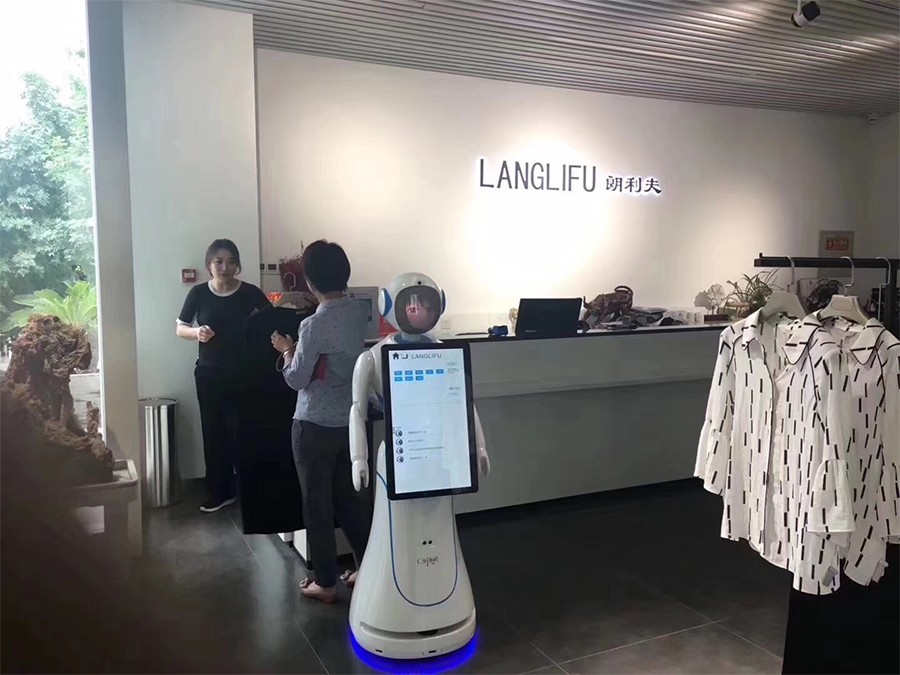 服裝連鎖店遇上機(jī)器人，打造智慧門店