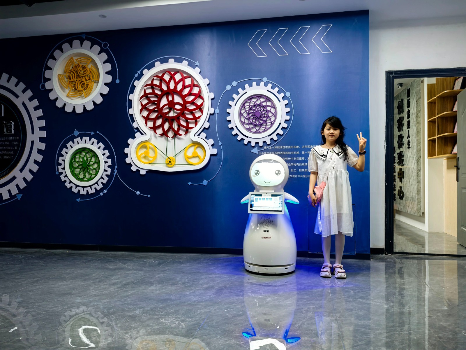 邯鄲展覽路小學(xué)科普新紀元：小雪機器人引領(lǐng)...