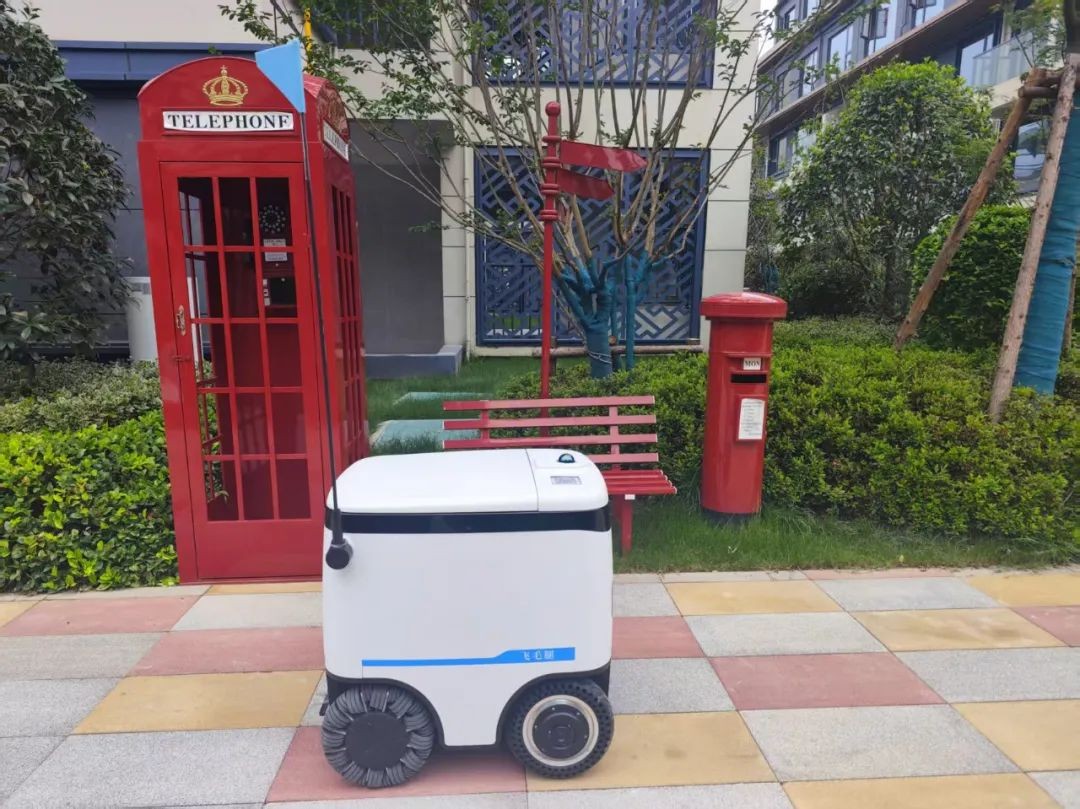 “飛毛腿外賣機(jī)器人”入駐上海中鐵尚都社區(qū)，開啟智慧配送新時代！